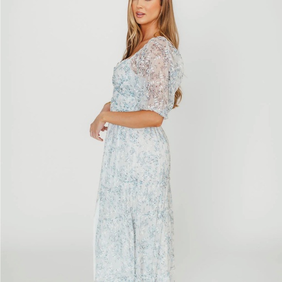 Daphne High Slit Eyelet Detail Maxi Dress in Blue and White Floral - Picture 3 of 4